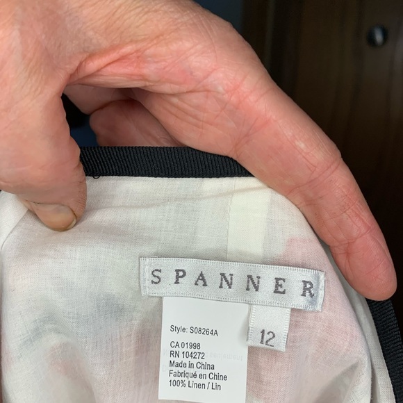 White Linen skirt w/Red poppy flowers with Black trim beautiful for any occasion - Picture 3 of 3